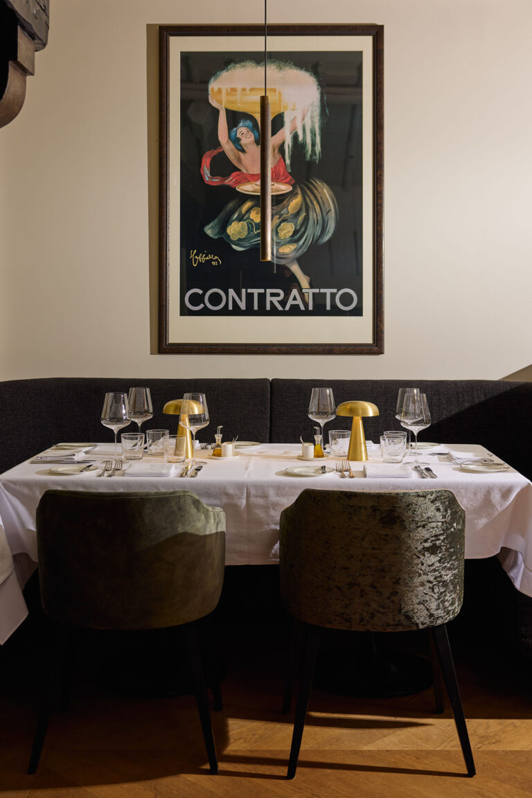 Gedekte tafel in het restaurant van Park West
